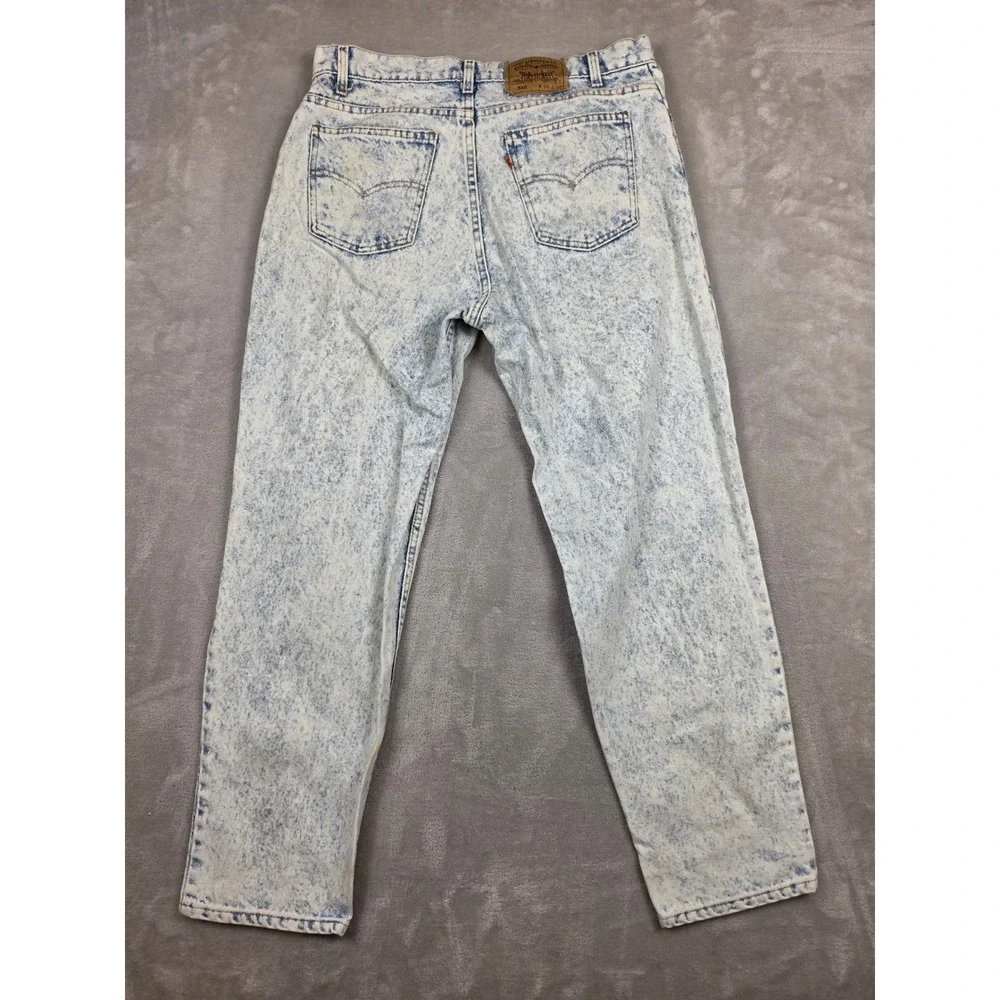 Levis has visible